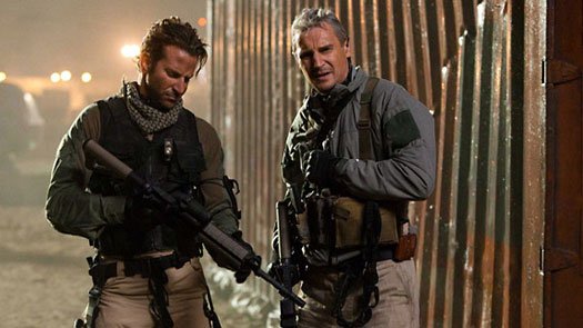 Liam Neeson som Colonel Hannibal Smith & Bradley Cooper som Lt. 'Faceman' Peck Liam Neeson som Colonel Hannibal Smith & Bradley Cooper som Lt. 'Faceman' Peck