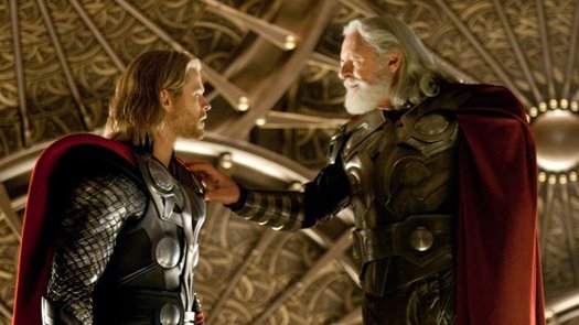 Chris Hemsworth som Thor og Anthony Hopkins som Odin Chris Hemsworth som Thor og Anthony Hopkins som Odin