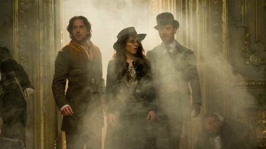 Noomi Rapace som Madam Simza Heron & Jude Law som Dr. John Watson Noomi Rapace som Madam Simza Heron & Jude Law som Dr. John Watson